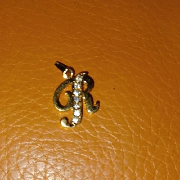 💙🌹Gold plated letter pendant "R" with faux diamonds - Picture 6 of 8